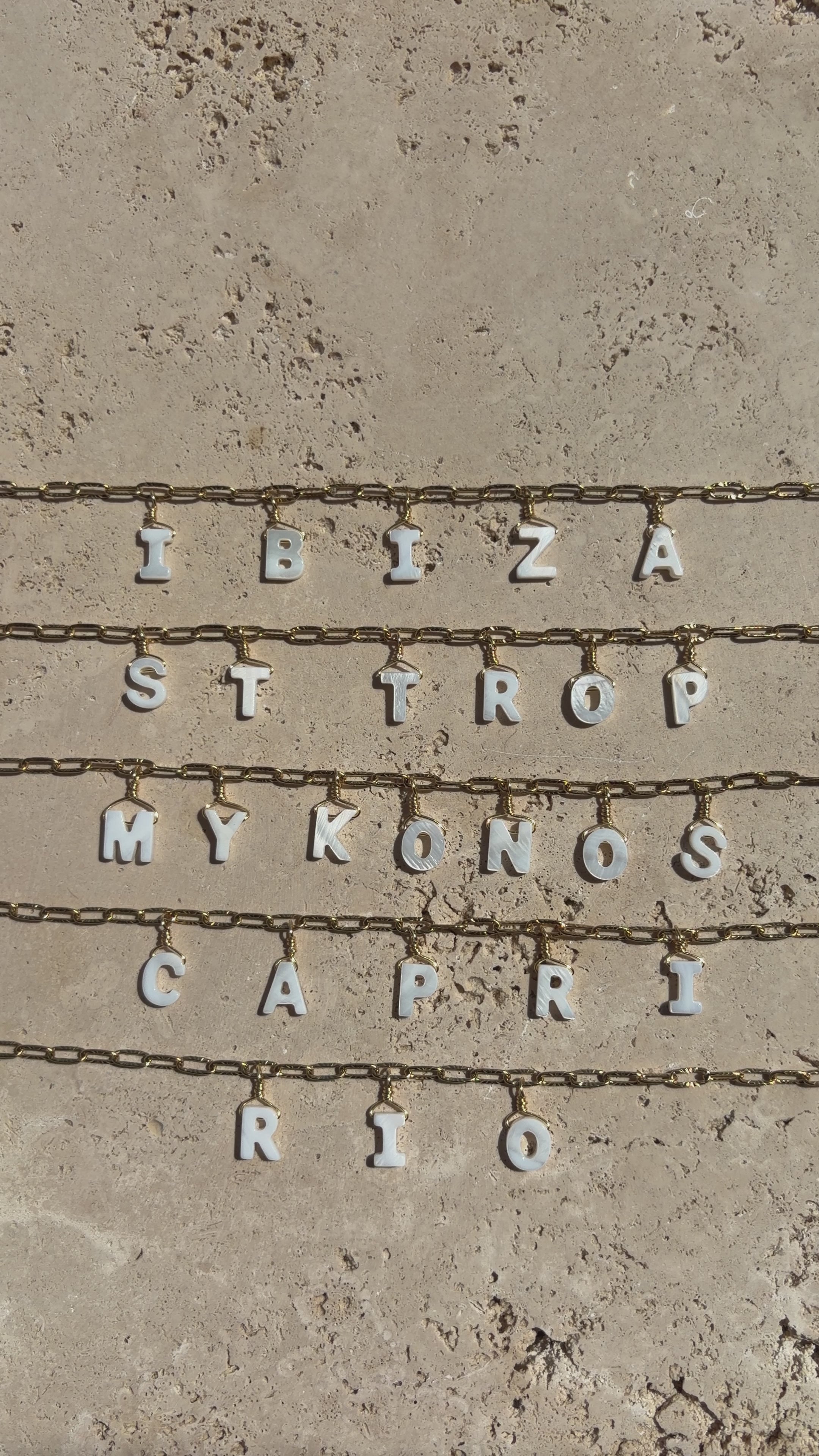 Collier message “Les cartes postales”